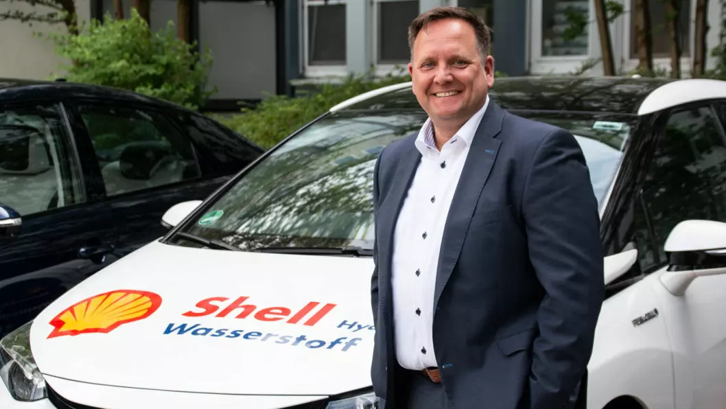 OVERBEVIST: Jens Mueller-Bulau, toppsjef i Tyskland for oljekonsernet Shell, er ikke i tvil om at hydrogen har en rolle i fremtidens energimarked for transport. – Vi vet bare ikke når det vil skje, sier Mueller-Bulau. Foto: Peter Raaum