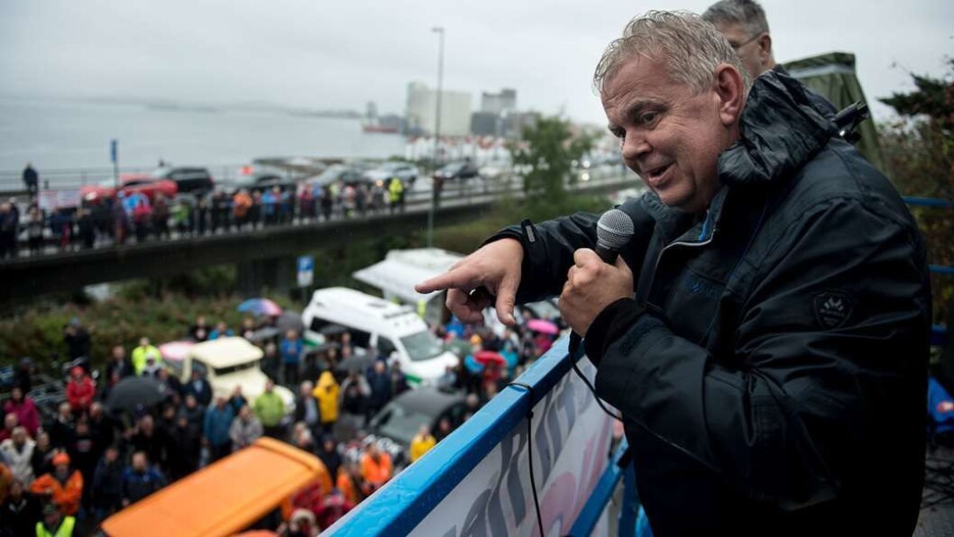 TVERT NEI: Lokalpolitikeren Leif Arne Moi Nilsen (Frp) holdt appell under demonstrasjon ved bybroa i Stavanger. Foto: Carina Johansen / NTB Scanpix TVERT NEI: Lokalpolitikeren Leif Arne Moi Nilsen (Frp) holdt appell under demonstrasjon ved bybroa i Stavanger. Foto: Carina Johansen / NTB Scanpix