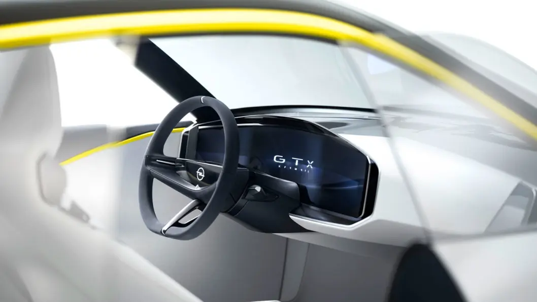 SELVKJØRENDE: Opel GT X Experimental er selvkjørende på nivå 3, det vil si at den i prinsippet kan ordne alt selv, men at sjåføren hele tiden må kunne ta kontroll. SELVKJØRENDE: Opel GT X Experimental er selvkjørende på nivå 3, det vil si at den i prinsippet kan ordne alt selv, men at sjåføren hele tiden må kunne ta kontroll.