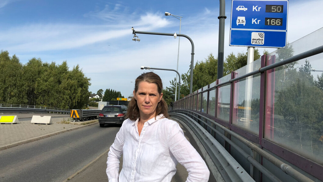 NAF-KRAV: – Politikerne må nå innse at de må finne andre måter å finansiere bypakkene på, utbygging av vei og kollektivtransport må i større grad dekkes av staten, sier NAFs kommunikasjonssjef Camilla Ryste. NAF-KRAV: – Politikerne må nå innse at de må finne andre måter å finansiere bypakkene på, utbygging av vei og kollektivtransport må i større grad dekkes av staten, sier NAFs kommunikasjonssjef Camilla Ryste.