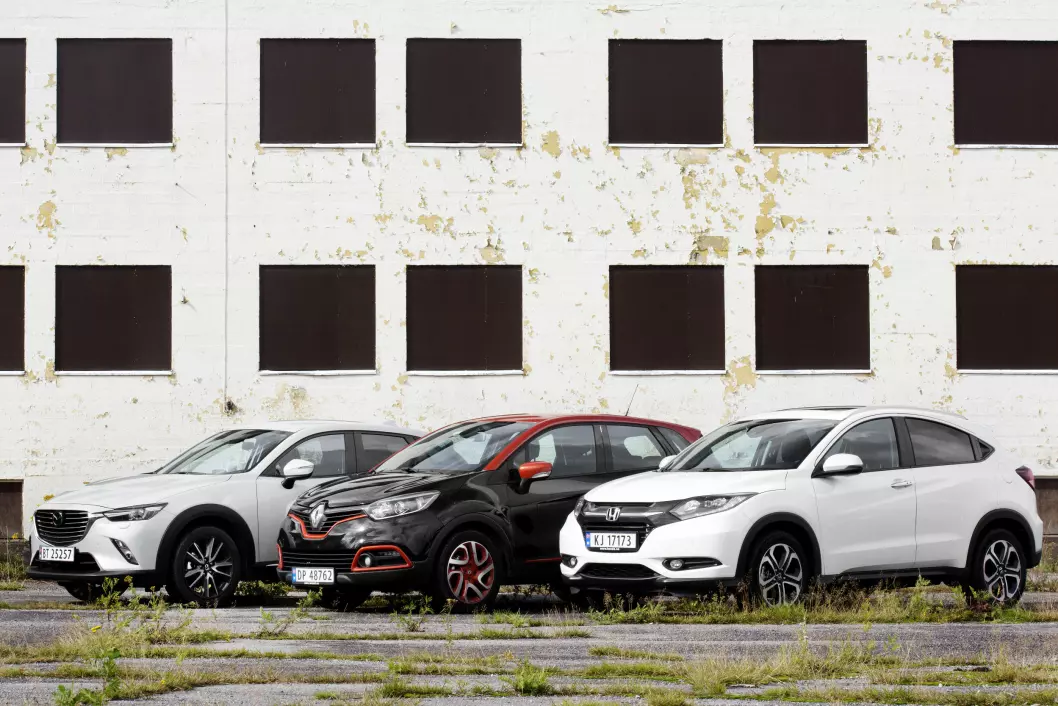 TØFFE TYPER: Selv om de ser ganske like ut, avslører Motors test at det er store forskjeller på Honda CR-V, Mazda CX-3 og Renault Captur. Foto: Nina Ruud