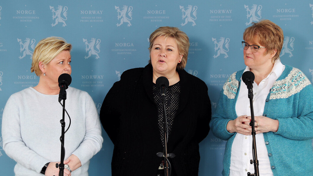 OVERGANG: Regjeringen varsler to år med NEDC 2.0-ordningen for beregning av bilavgifter. Her er Erna Solberg flankert av Siv Jensen og Trine Skei Grande under vårens budsjettkonferanse. Foto: Torbjørn Kjosvold/Forsvaret OVERGANG: Regjeringen varsler to år med NEDC 2.0-ordningen for beregning av bilavgifter. Her er Erna Solberg flankert av Siv Jensen og Trine Skei Grande under vårens budsjettkonferanse. Foto: Torbjørn Kjosvold/Forsvaret