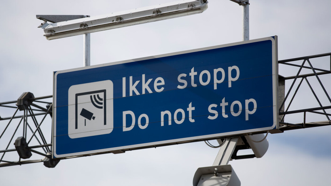 KJØRER PÅ: Dette skiltet har mange fedre. Når vi i år passerer 10 milliarder i bompengeinnbetaling er det mange som har gjort nødvendige beslutninger i den politiske prosessen. Foto: Espen Røst KJØRER PÅ: Dette skiltet har mange fedre. Når vi i år passerer 10 milliarder i bompengeinnbetaling er det mange som har gjort nødvendige beslutninger i den politiske prosessen. Foto: Espen Røst