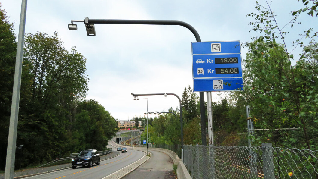 IKKE REN NETTO: Hver gang du passerer en bomstasjon betaler du i gjennomsnitt en krone og 12 øre i administrasjon. IKKE REN NETTO: Hver gang du passerer en bomstasjon betaler du i gjennomsnitt en krone og 12 øre i administrasjon.