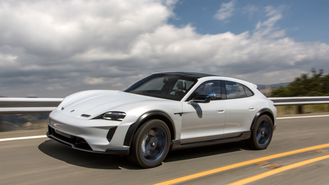 ELEKTRISK: Nye Porsche Mission E Cross Turismo ble vist fram på vårens bilutstilling i Geneve med tall i god Porsche-tradisjon: 600 hk, 0-100 km/t på 3,5 sekunder, 312 km/t i toppfart. Og 500 km rekkevidde per lading… ELEKTRISK: Nye Porsche Mission E Cross Turismo ble vist fram på vårens bilutstilling i Geneve med tall i god Porsche-tradisjon: 600 hk, 0-100 km/t på 3,5 sekunder, 312 km/t i toppfart. Og 500 km rekkevidde per lading…