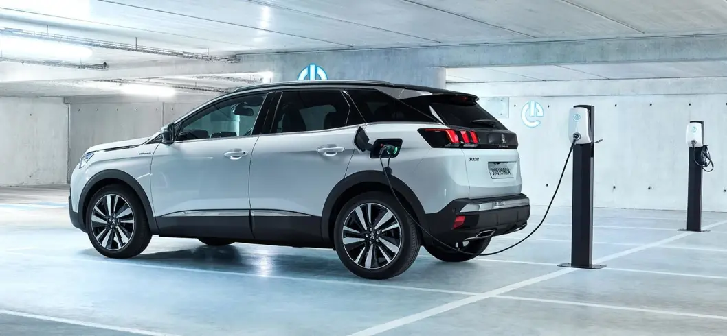 HYBRIDER: Disse folkelige Peugeot-modellene med 3008 i spissen kommer nå som ladbare hybrider, i tillegg til de øvrige modellene. HYBRIDER: Disse folkelige Peugeot-modellene med 3008 i spissen kommer nå som ladbare hybrider, i tillegg til de øvrige modellene.