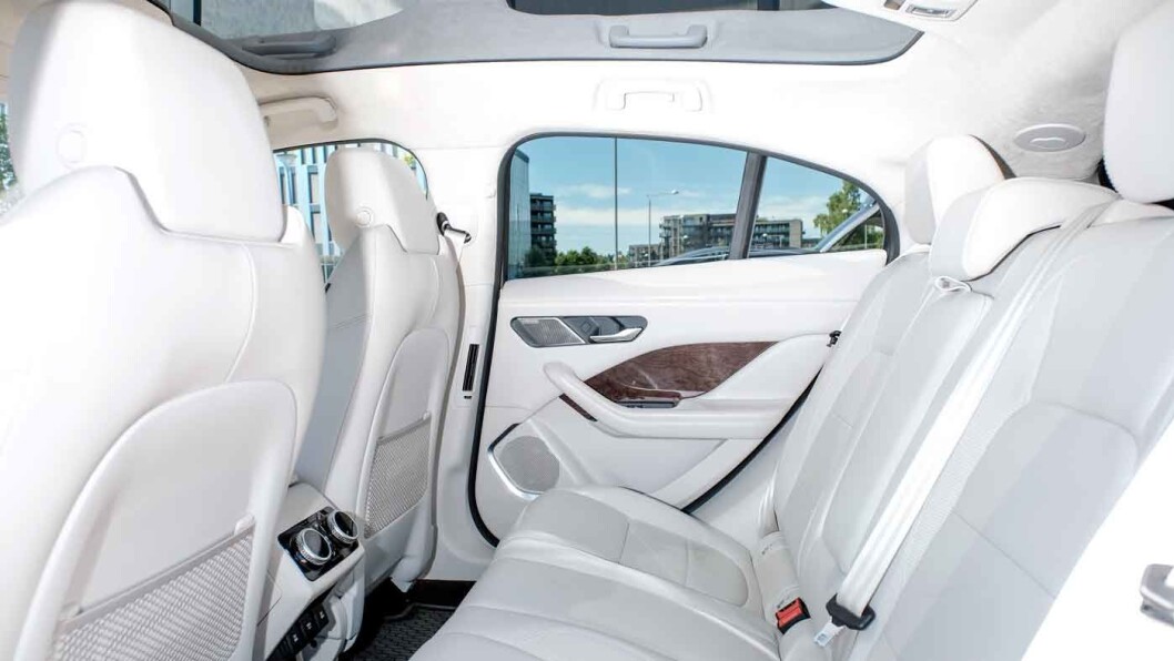SOLID: De konvensjonelle bilene til Jaguar har fått litt kritikk for at materialkvaliteten ikke har vært helt premium. I-Pace virker meget solid. SOLID: De konvensjonelle bilene til Jaguar har fått litt kritikk for at materialkvaliteten ikke har vært helt premium. I-Pace virker meget solid.