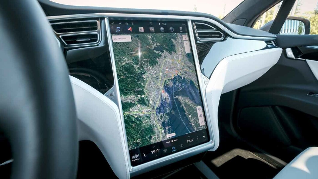 TESLA MODEL X: Et rullende teknologisenter. TESLA MODEL X: Et rullende teknologisenter.