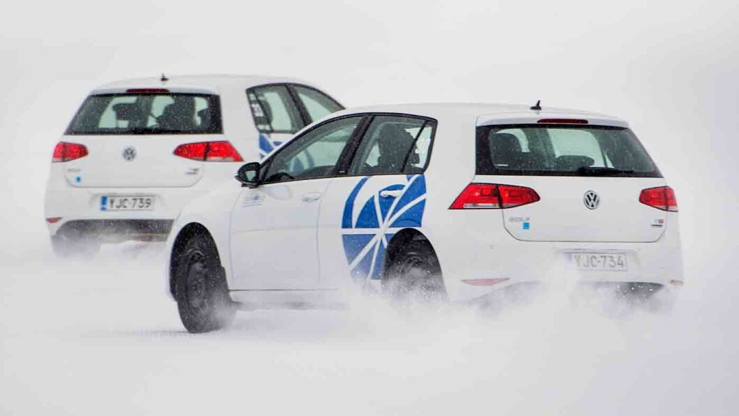 SKILLER LITE: Continental trenger 10 cm kortere vei enn konkurrentene for å bremse til null fra 80 km/t på snø. Foto: Lasse Allard SKILLER LITE: Continental trenger 10 cm kortere vei enn konkurrentene for å bremse til null fra 80 km/t på snø. Foto: Lasse Allard