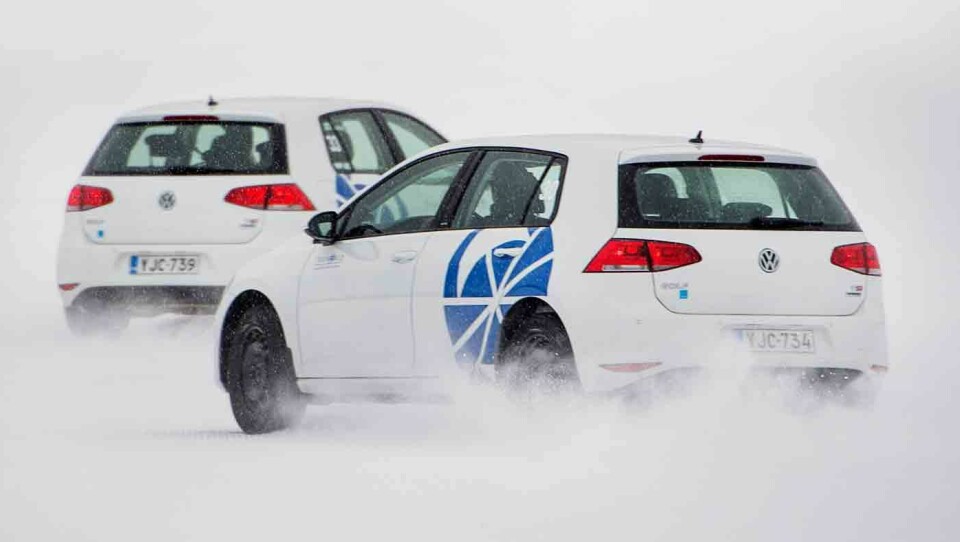 SKILLER LITE: Continental trenger 10 cm kortere vei enn konkurrentene for å bremse til null fra 80 km/t på snø. Foto: Lasse Allard