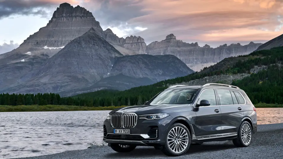 TOPPMODELL: Med X7 topper BMW et historisk år. Men det skal sies at gigant-SUV’en ikke er en bil for de brede lag. Prisen starter på drøyt 1,2 millioner. TOPPMODELL: Med X7 topper BMW et historisk år. Men det skal sies at gigant-SUV’en ikke er en bil for de brede lag. Prisen starter på drøyt 1,2 millioner.