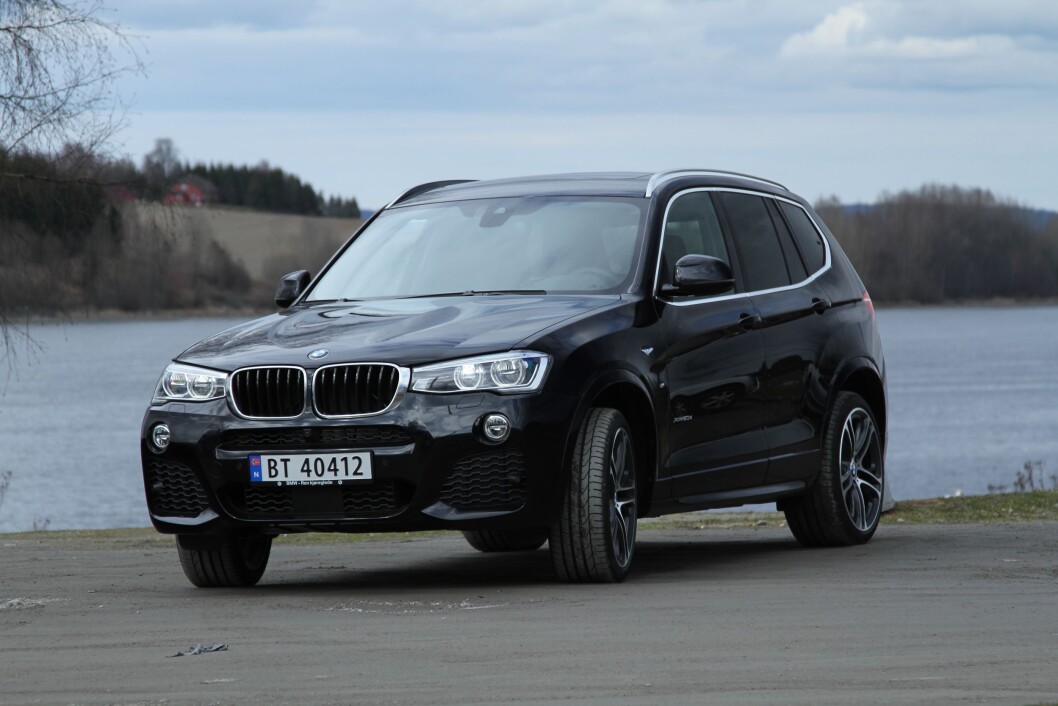 TØFF KONKURRENT: Til tross for noen år på baken, henger BMW X3 imponerende godt med i kampen mot tøffe konkurrenter fra Audi og Mercedes. Foto: Rune Korsvoll TØFF KONKURRENT: Til tross for noen år på baken, henger BMW X3 imponerende godt med i kampen mot tøffe konkurrenter fra Audi og Mercedes. Foto: Rune Korsvoll