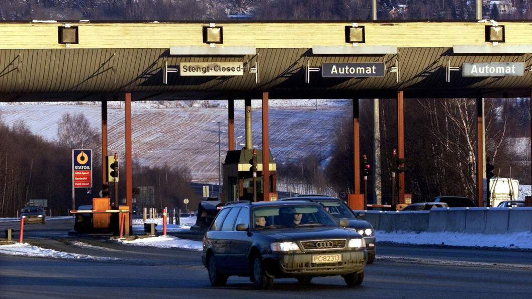 KJENT LANDEMERKE: I 2001 ble bomstasjonen på E18 i Lier lagt ned, etter 26 års drift. Foto: Aftenposten KJENT LANDEMERKE: I 2001 ble bomstasjonen på E18 i Lier lagt ned, etter 26 års drift. Foto: Aftenposten