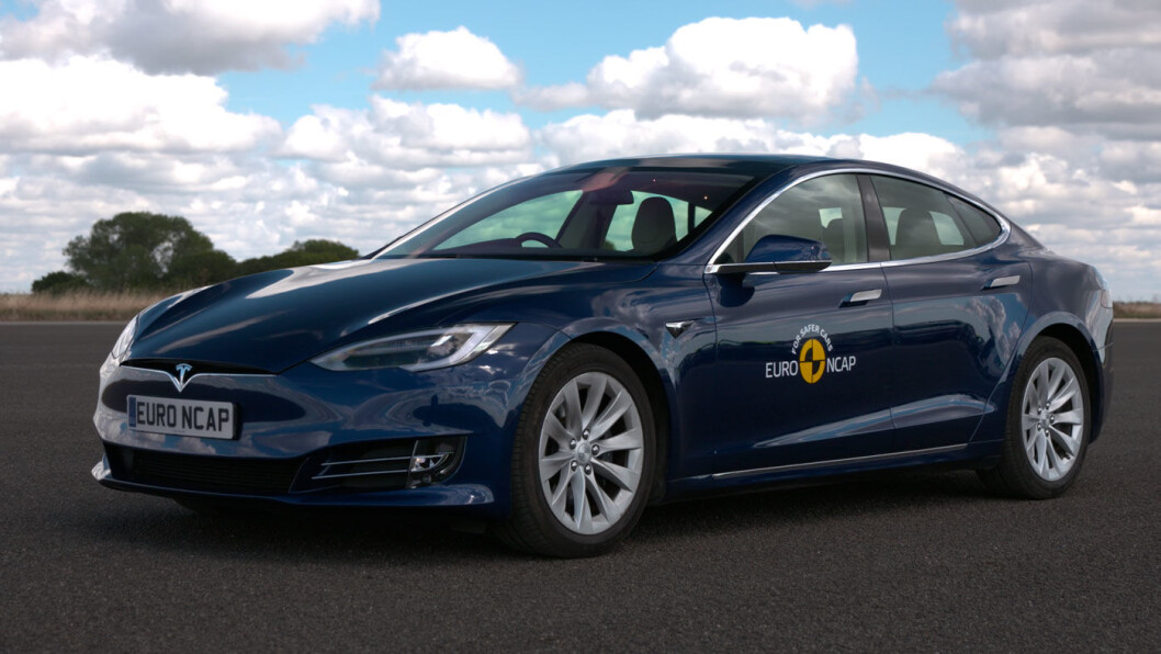 FØRERSETET: Tesla ligger i teten i arbeidet med den autonome bilen, men både NAF og euroNCAP advarer mot en naiv tro på teknologien. Foto: euroNCAP FØRERSETET: Tesla ligger i teten i arbeidet med den autonome bilen, men både NAF og euroNCAP advarer mot en naiv tro på teknologien. Foto: euroNCAP