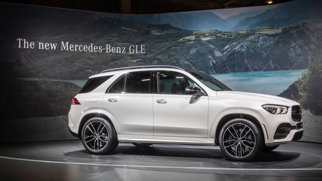STJERNE I MARGEN: Nye Mercedes GLE skal klare opptil 10 mil med ren eldrift. Det betyr at den store SUV’en omsider faktisk kan klare en grei hverdag på ren strøm. STJERNE I MARGEN: Nye Mercedes GLE skal klare opptil 10 mil med ren eldrift. Det betyr at den store SUV’en omsider faktisk kan klare en grei hverdag på ren strøm.