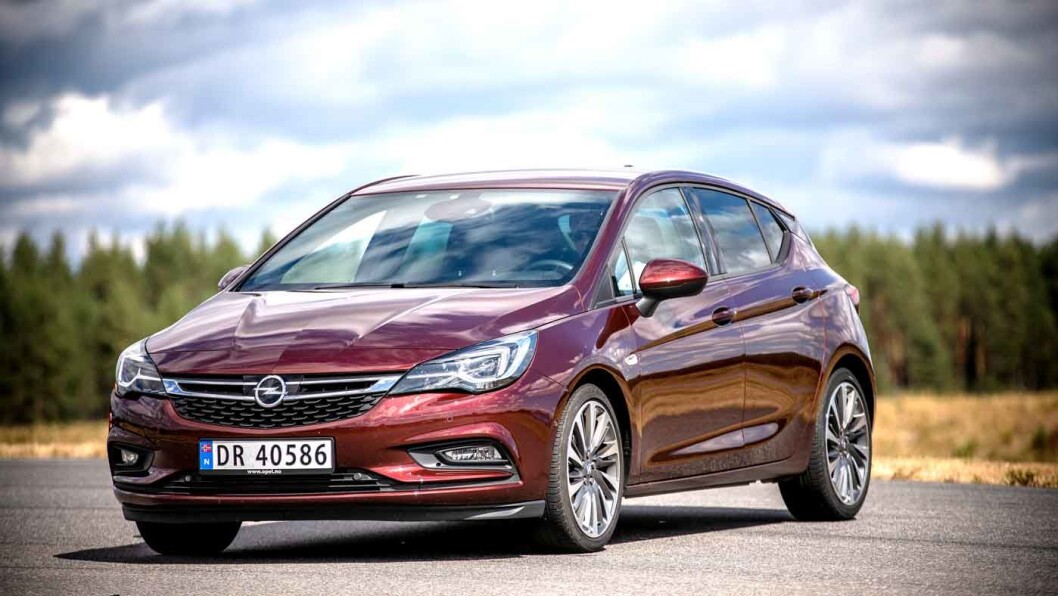 ULV I FÅREKLÆR: Opel Astra hadde sin storhetstid for et drøyt tiår siden, men bilen er bedre enn noen gang. Den overrasker med sine 200 hester i et anonymt eksteriør. ULV I FÅREKLÆR: Opel Astra hadde sin storhetstid for et drøyt tiår siden, men bilen er bedre enn noen gang. Den overrasker med sine 200 hester i et anonymt eksteriør.