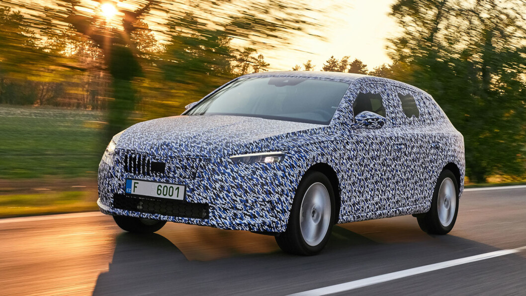 NYKOMMER: Snart vil vi få se mer av Skoda Scala, en opplagt utfordrer til de fossile utgavene av klassemester Volkswagen Golf. Kanskje tilbyr Skoda også bil(d)er uten kamuflasje… NYKOMMER: Snart vil vi få se mer av Skoda Scala, en opplagt utfordrer til de fossile utgavene av klassemester Volkswagen Golf. Kanskje tilbyr Skoda også bil(d)er uten kamuflasje…