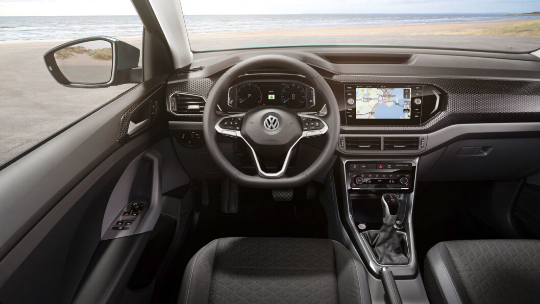 ELEGANT: VW er flinke til å bygge inn storbilfølelse i bilene sine. Fra sjåførplass får du følelsen av å kjøre en større bil. ELEGANT: VW er flinke til å bygge inn storbilfølelse i bilene sine. Fra sjåførplass får du følelsen av å kjøre en større bil.
