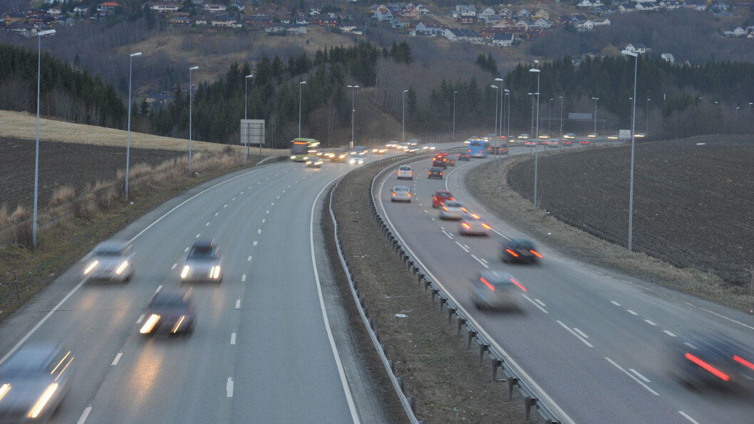 GIR GASS: Myndighetene vurderer om det skal bli lov til å kjøre i 120 km/t på enkelte norske motorveier – om enn ikke denne, E6 ved Okstadbakken utenfor Trondheim. Foto: Knut Opeide, Statens vegvesen GIR GASS: Myndighetene vurderer om det skal bli lov til å kjøre i 120 km/t på enkelte norske motorveier – om enn ikke denne, E6 ved Okstadbakken utenfor Trondheim. Foto: Knut Opeide, Statens vegvesen