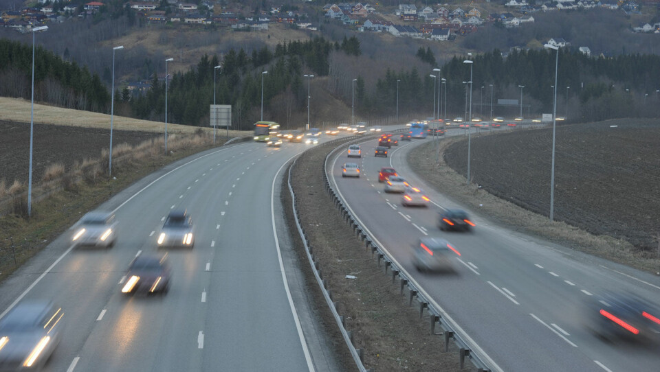 GIR GASS: Myndighetene vurderer om det skal bli lov til å kjøre i 120 km/t på enkelte norske motorveier – om enn ikke denne, E6 ved Okstadbakken utenfor Trondheim. Foto: Knut Opeide, Statens vegvesen