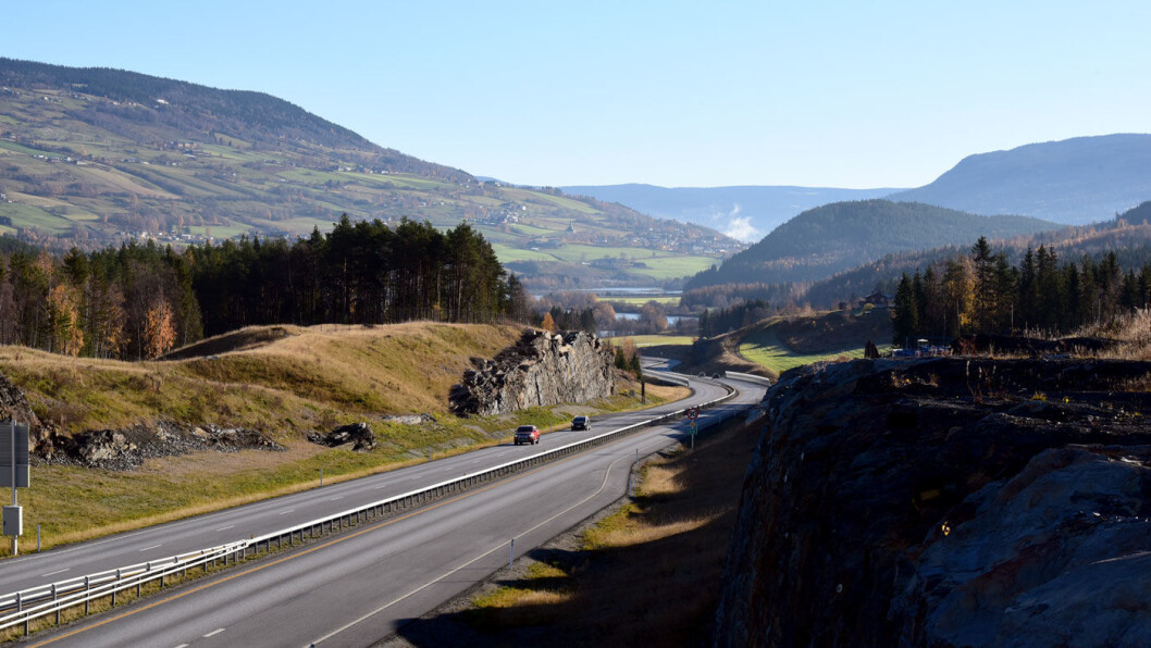ÅRETS VAKRESTE VEI: To så forskjellige prosjekter som en bit av E6 gjennom Gudbrandsdalen og hovedgatene i en seilskuteby på Sørlandet får begge Vakre Vegers pris for 2018. Foto: Knut Opeide ÅRETS VAKRESTE VEI: To så forskjellige prosjekter som en bit av E6 gjennom Gudbrandsdalen og hovedgatene i en seilskuteby på Sørlandet får begge Vakre Vegers pris for 2018. Foto: Knut Opeide