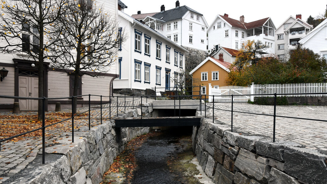 VELLYKKET REHABILITERING: Hovedgatene i Tvedestrand har fått nytt dekke av gamle steiner. Foto: Knut Opeide VELLYKKET REHABILITERING: Hovedgatene i Tvedestrand har fått nytt dekke av gamle steiner. Foto: Knut Opeide