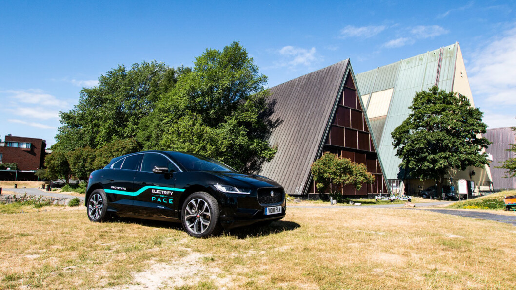 BESTSELGER: Hvem skulle trodd at Jaguar plutselig skulle levere en av Norges fem mest solgte biler? Nå er det blitt en realitet, ettersom vi går mann av huse for råflotte Jaguar I-PACE. BESTSELGER: Hvem skulle trodd at Jaguar plutselig skulle levere en av Norges fem mest solgte biler? Nå er det blitt en realitet, ettersom vi går mann av huse for råflotte Jaguar I-PACE.
