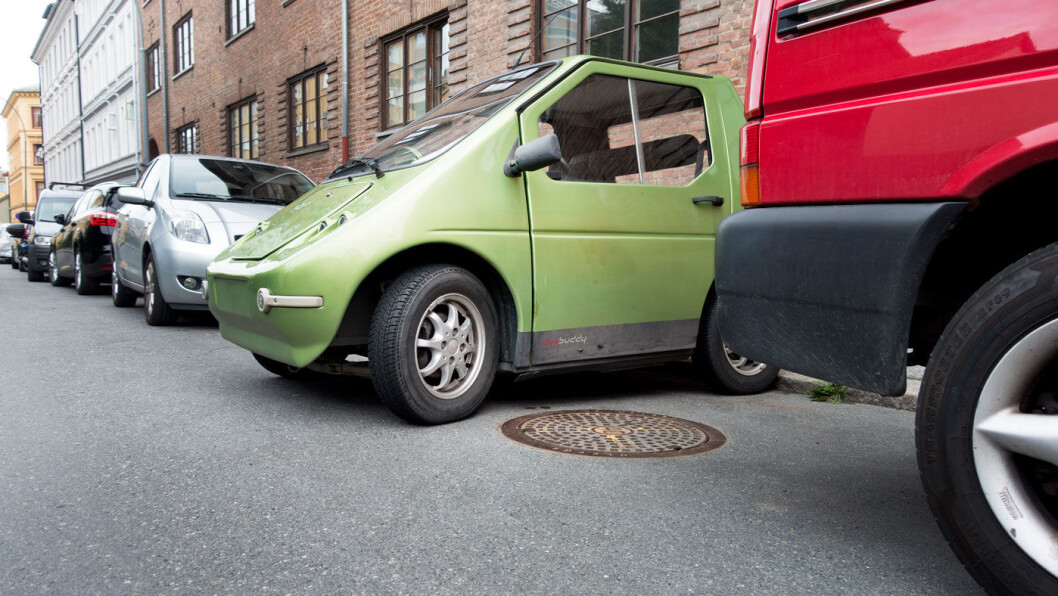 ER DETTE LOV HER? Myndighetene har ikke kommet med nasjonale retningslinjer for elbilparkering. Stadig er det kommunene selv som bestemmer, og reglene varierer fra sted til sted. Foto: Gorm Kallestad/NTB Scanpix ER DETTE LOV HER? Myndighetene har ikke kommet med nasjonale retningslinjer for elbilparkering. Stadig er det kommunene selv som bestemmer, og reglene varierer fra sted til sted. Foto: Gorm Kallestad/NTB Scanpix
