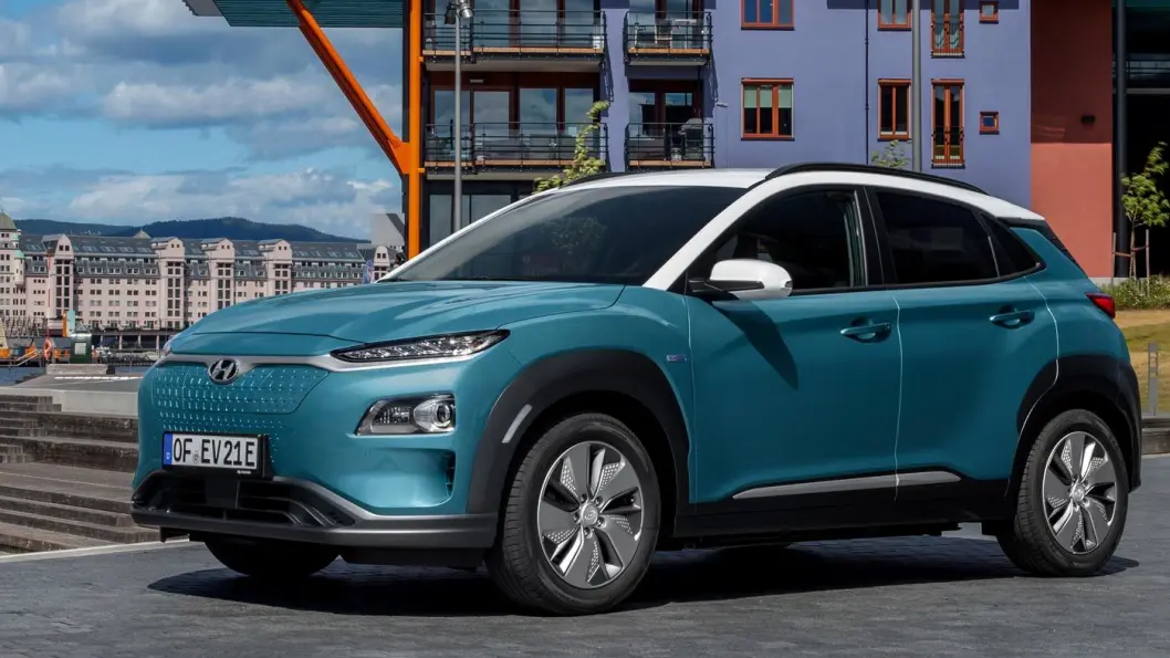 KONA GÅR LENGER: Oppgradert batteripakke gjør at Hyundai Kona nå får en offisiell rekkevidde på 484 kilometer, mot tidligere 449. Foto: Jon Terje Hellgren Hansen KONA GÅR LENGER: Oppgradert batteripakke gjør at Hyundai Kona nå får en offisiell rekkevidde på 484 kilometer, mot tidligere 449. Foto: Jon Terje Hellgren Hansen