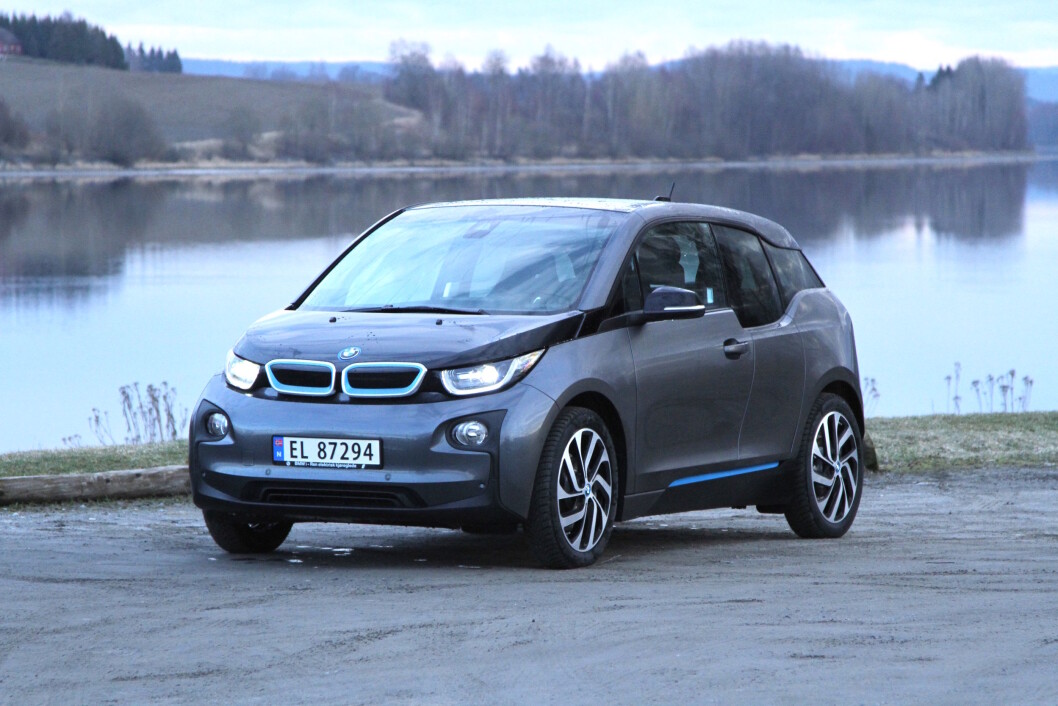 MER ENN DOBBELT: BMW i3 har mer enn doblet salget hittil i år. Gunstig pris og flere salgssteder er noe av forklaringen. Foto: Rune Korsvoll MER ENN DOBBELT: BMW i3 har mer enn doblet salget hittil i år. Gunstig pris og flere salgssteder er noe av forklaringen. Foto: Rune Korsvoll
