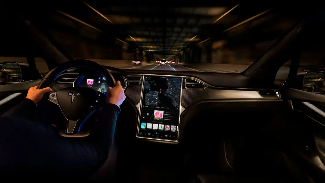 MISTER FART: Skyhøye tollsatser fører til at Tesla selger vesentlig færre biler i Kina. Foto: Tesla Motor MISTER FART: Skyhøye tollsatser fører til at Tesla selger vesentlig færre biler i Kina. Foto: Tesla Motor