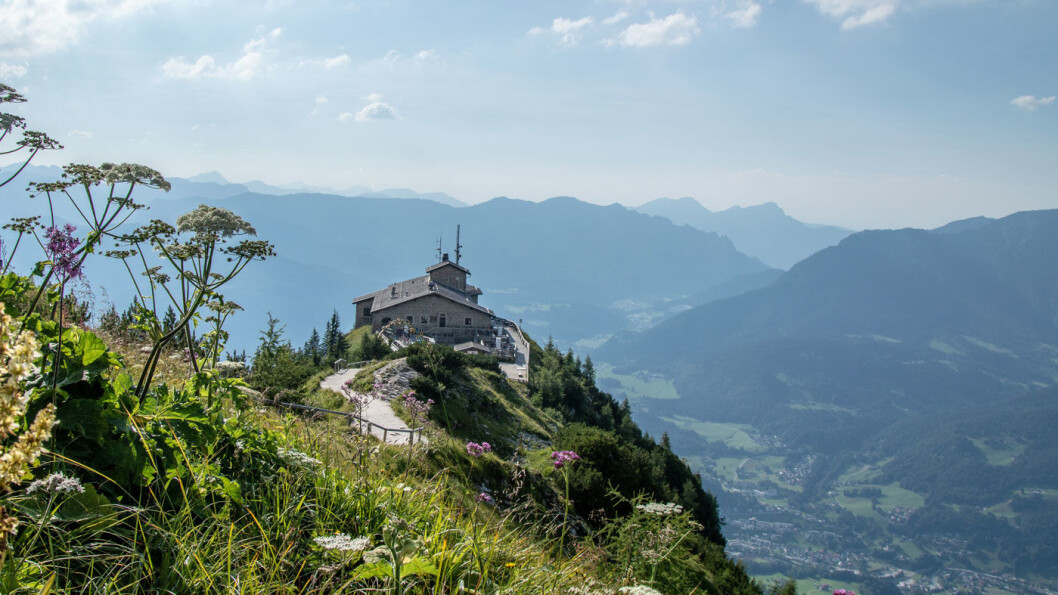 HITLERS ØRNEREDE: Das Kehlsteinhaus ligger høyt og dramatisk som en uinntagelig festning. HITLERS ØRNEREDE: Das Kehlsteinhaus ligger høyt og dramatisk som en uinntagelig festning.