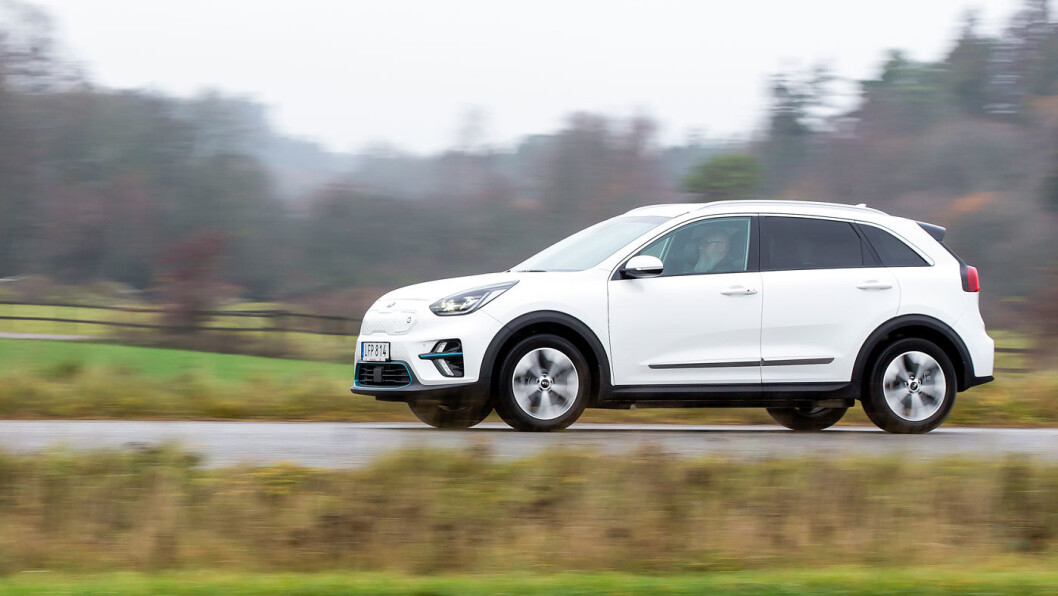 UT PÅ TUR: Fra 96 prosent lading til nesten null skilte det 339,3 km på vår testtur med Kia e-Niro. Foto: Fredrik Diits Vikström UT PÅ TUR: Fra 96 prosent lading til nesten null skilte det 339,3 km på vår testtur med Kia e-Niro. Foto: Fredrik Diits Vikström