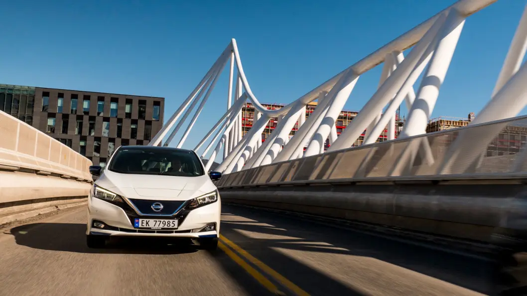 SUKSESS: Nissan Leaf kom i oppgradert utgave på tampen av 2017, og ble Norges desidert mest solgte bil i 2018. Og stadig mer av salget skjer utenfor storbyene. Foto: Jon Terje Hellgren Hansen SUKSESS: Nissan Leaf kom i oppgradert utgave på tampen av 2017, og ble Norges desidert mest solgte bil i 2018. Og stadig mer av salget skjer utenfor storbyene. Foto: Jon Terje Hellgren Hansen