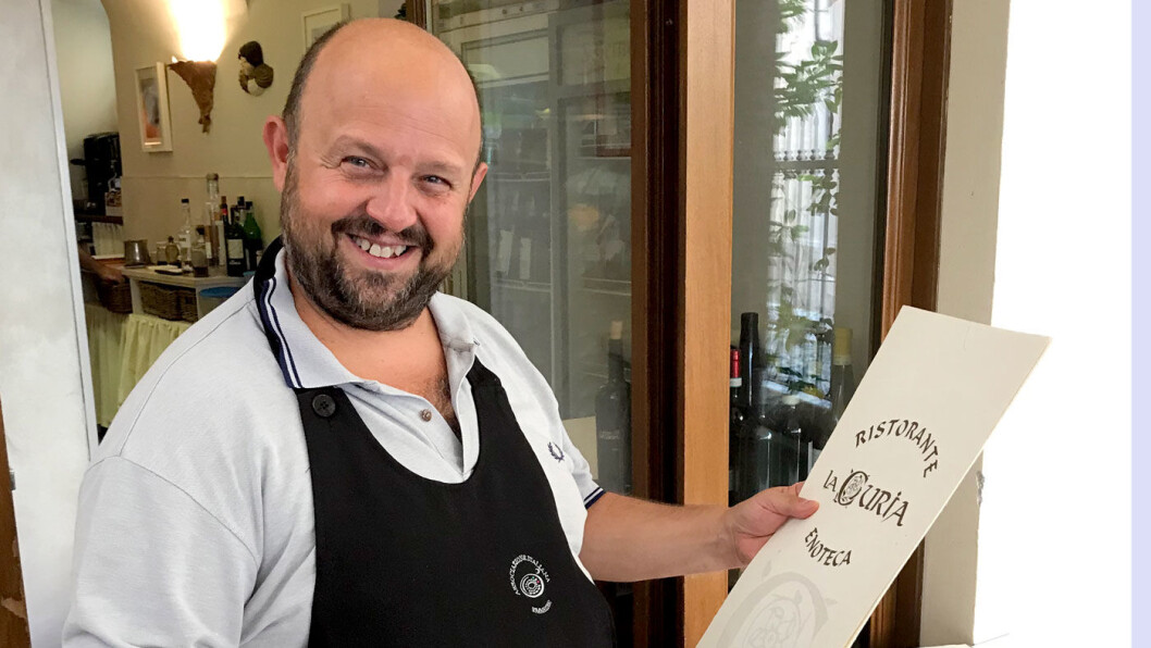 BENVENUTI: Maximillian ønsker velkommen til lunsj på restauranten Osteria La Curia i Acqui Terme. BENVENUTI: Maximillian ønsker velkommen til lunsj på restauranten Osteria La Curia i Acqui Terme.