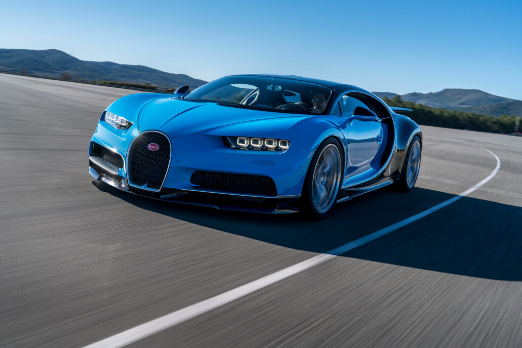 VERDENS RASKESTE: Bugatti Chiropn, som kommer på veien til høsten, har en toppfart på 460 km/t, men er bergrenset til 420 på veien. Foto: Bugatti VERDENS RASKESTE: Bugatti Chiropn, som kommer på veien til høsten, har en toppfart på 460 km/t, men er bergrenset til 420 på veien. Foto: Bugatti