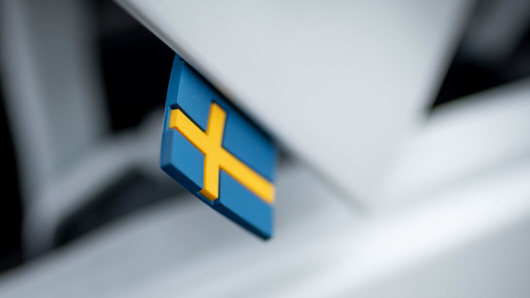SIGNATUR: Det svenske flagget er en liten detalj på de nyeste modellene fra det kinesiskeide Volvo-konsernet. Foto: Jon Terje Hellgren Hansen SIGNATUR: Det svenske flagget er en liten detalj på de nyeste modellene fra det kinesiskeide Volvo-konsernet. Foto: Jon Terje Hellgren Hansen