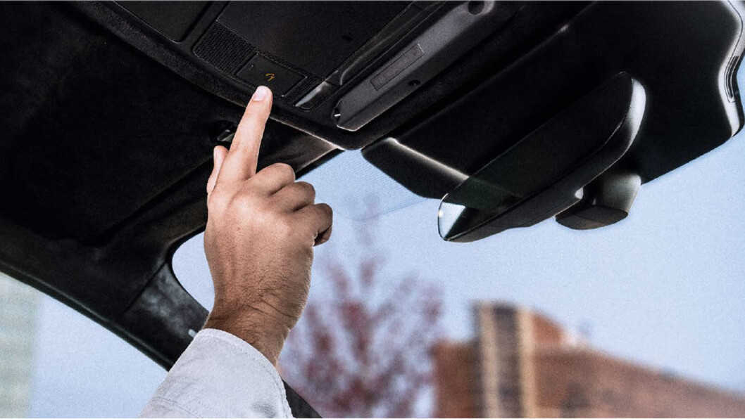 ENKELT: Her sitter knappen som fører deg rett til en spesialutdannet ekspert på Jaguar I-Pace. ENKELT: Her sitter knappen som fører deg rett til en spesialutdannet ekspert på Jaguar I-Pace.
