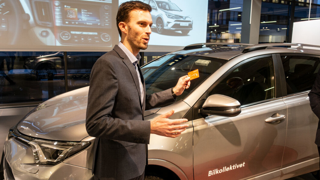 VELGER HYBRID: Bilkollektivet og daglig leder Morten Munch-Olsen har inngått en avtale med Toyota som leverandører av biler fram til 2022. Foto: Peter Raaum VELGER HYBRID: Bilkollektivet og daglig leder Morten Munch-Olsen har inngått en avtale med Toyota som leverandører av biler fram til 2022. Foto: Peter Raaum