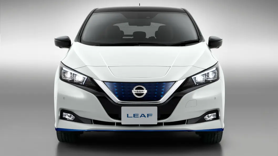PRIKK LIK: Det er ingen utvendige endringer på oppgraderte Leaf, med mindre du er så spesielt interessert at du ser noen nye lakkfarger. Foto: Nissan PRIKK LIK: Det er ingen utvendige endringer på oppgraderte Leaf, med mindre du er så spesielt interessert at du ser noen nye lakkfarger. Foto: Nissan