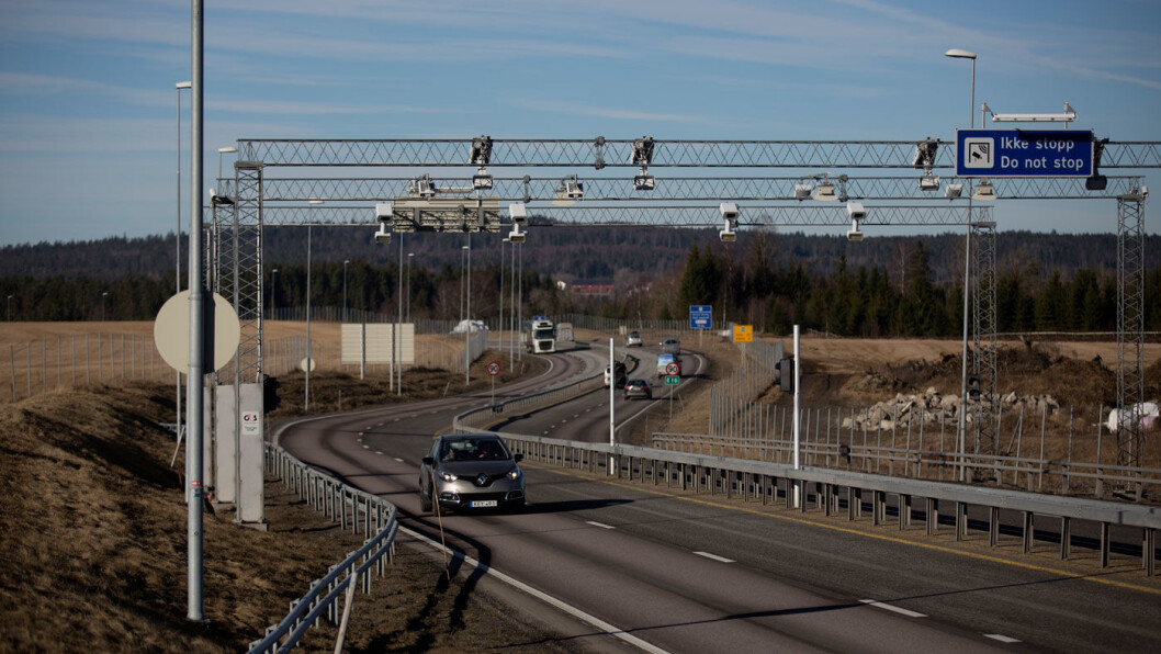 KAN SNART FORTSETTE: Her stopper den firefelts motorveien fra Kløfta til Nybakk i Akershus. Nå vil Nye Veier få oppdraget med å bygge nye E16 videre til neste firefeltsvei ved Slomarka like øst for Skarnes. Foto: Espen Røst KAN SNART FORTSETTE: Her stopper den firefelts motorveien fra Kløfta til Nybakk i Akershus. Nå vil Nye Veier få oppdraget med å bygge nye E16 videre til neste firefeltsvei ved Slomarka like øst for Skarnes. Foto: Espen Røst