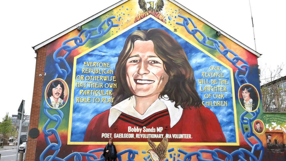 BLODIG KONFLIKT: Bobby Sands var medlem av Den provisoriske IRA (PIRA) og den første som døde under sultestreiken i Maze fengsel. Veggmaleriene i Belfast forteller en brutal historie.