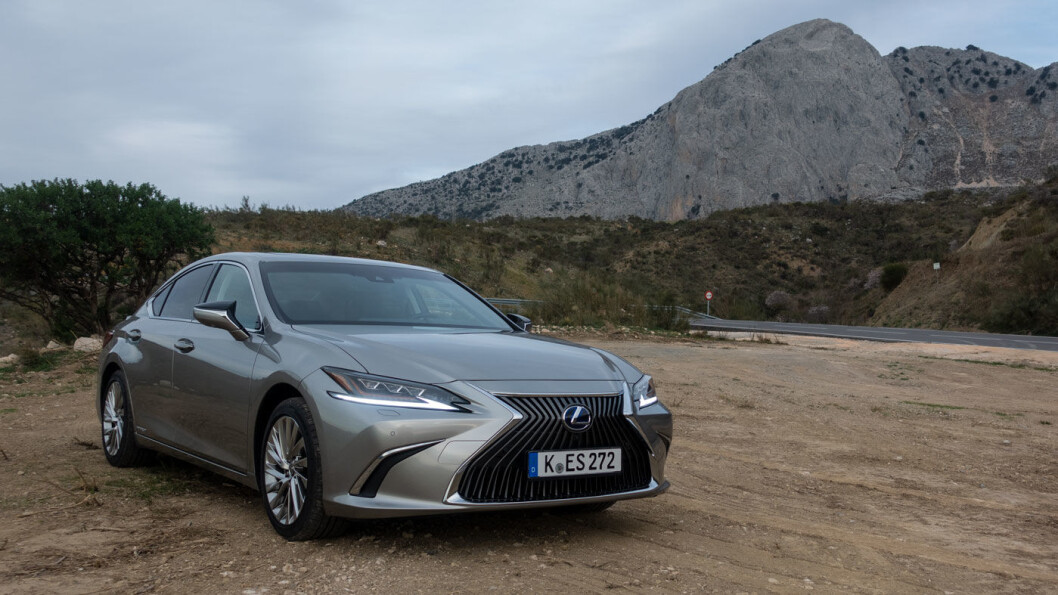 BESTSELGER: Nå kommer Lexus til Norge med hybridutgaven av sedan-modellen som har vært deres globale bestselger, ES. Foto: Peter Raaum BESTSELGER: Nå kommer Lexus til Norge med hybridutgaven av sedan-modellen som har vært deres globale bestselger, ES. Foto: Peter Raaum
