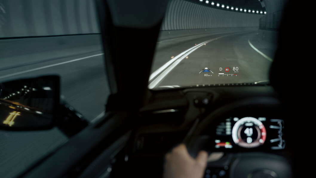 OVERSIKT: ES 300h har 12 tommers infoskjerm og klassens største head up-display. OVERSIKT: ES 300h har 12 tommers infoskjerm og klassens største head up-display.