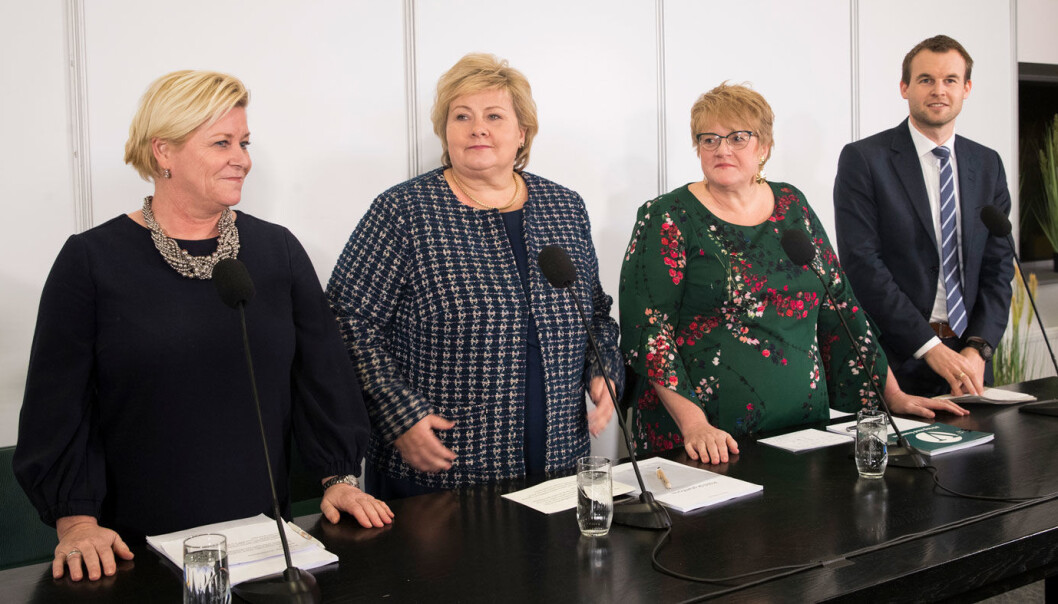 <span class="font-weight-bold" data-lab-font_weight_desktop="font-weight-bold">DEN GANG, DA:</span> Finansminister Siv Jensen (FrP), statsminister Erna Solberg (H), kulturminister Trine Skei Grande (V) og KrFs nestleder Kjell Ingolf Ropstad da det varslet enighet om en borgerlig flertallsregjering i januar 2019. <span class="font-weight-bold" data-lab-font_weight_desktop="font-weight-bold">DEN GANG, DA:</span> Finansminister Siv Jensen (FrP), statsminister Erna Solberg (H), kulturminister Trine Skei Grande (V) og KrFs nestleder Kjell Ingolf Ropstad da det varslet enighet om en borgerlig flertallsregjering i januar 2019.