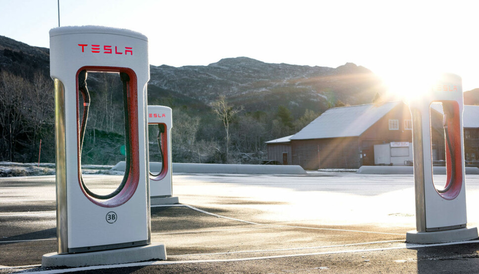 SELEKTIVT BILLIGERE: Tesla annonserer at de reduserer snittprisen for lading til om lag1,29 kr per kWt tre lørdager i februar/mars.