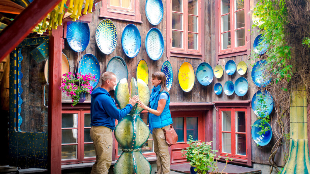LEVENDE BYSENTRUM: Flere kunsthåndverkere holder til i de gamle trehusene. Foto: Destinasjon Røros, CH, VisitNorway LEVENDE BYSENTRUM: Flere kunsthåndverkere holder til i de gamle trehusene. Foto: Destinasjon Røros, CH, VisitNorway