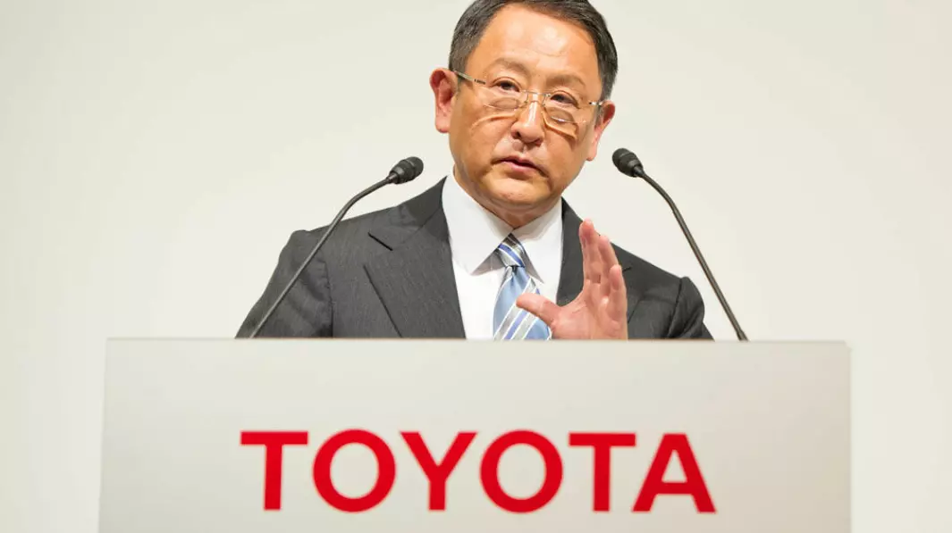 PENGENE RENNER INN: Toyotas styreleder og toppsjef, Akio Toyoda, kunne glede seg over inntekter på 2.360.000.000.000 kroner i fjor.