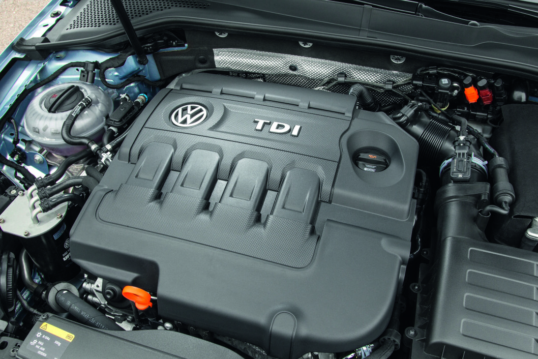 JUKSE-DIESEL: VW skal være villig til å betale amerikanske eiere av jukse-dieseler 57.000 kroner, samt 10 milliarder dollar til et fond for å rydde opp i foreurensingen. Foto: Rune Korsvoll JUKSE-DIESEL: VW skal være villig til å betale amerikanske eiere av jukse-dieseler 57.000 kroner, samt 10 milliarder dollar til et fond for å rydde opp i foreurensingen. Foto: Rune Korsvoll