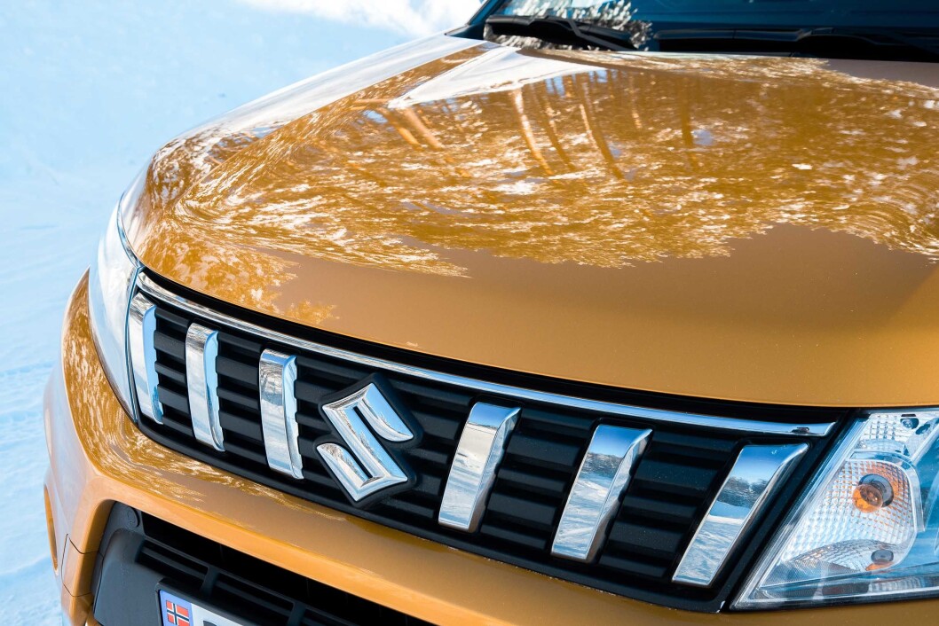 TRYGGHET: Nye Vitara 4x4 har radar i grillen og to kameraer i frontruta. TRYGGHET: Nye Vitara 4x4 har radar i grillen og to kameraer i frontruta.